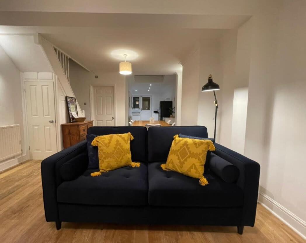 Contemporary House Garden Near Park & Thames * London