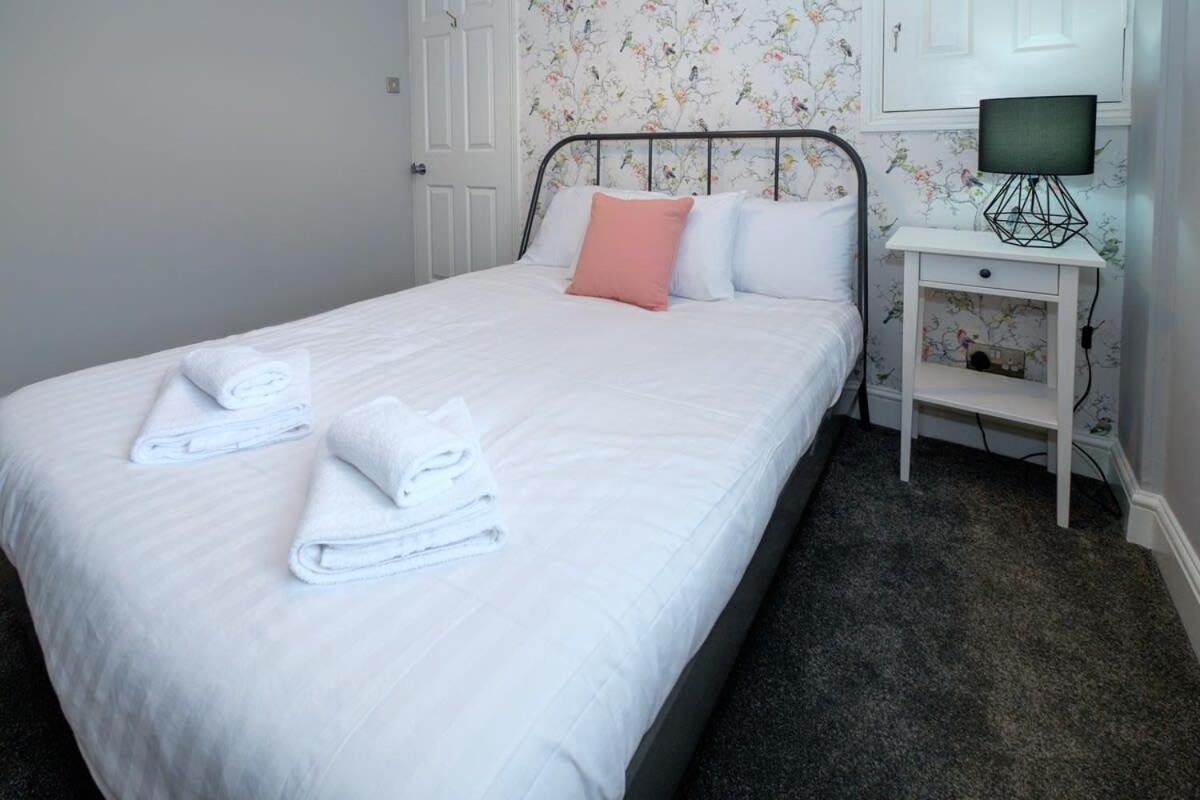 Contemporary House Garden Near Park & Thames Holiday home London