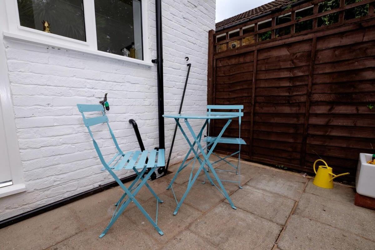 Contemporary House Garden Near Park & Thames London
