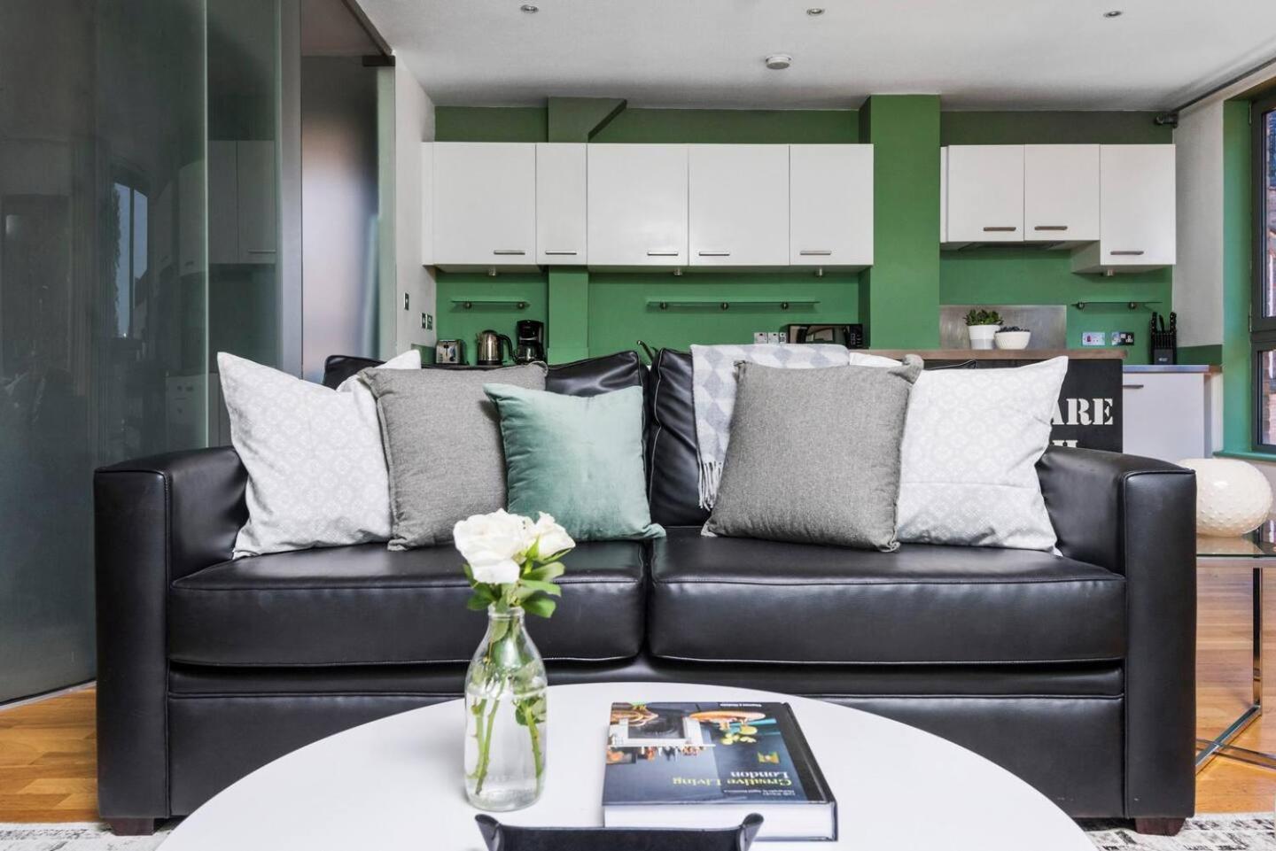 Hoxton Square - Urban Haven London