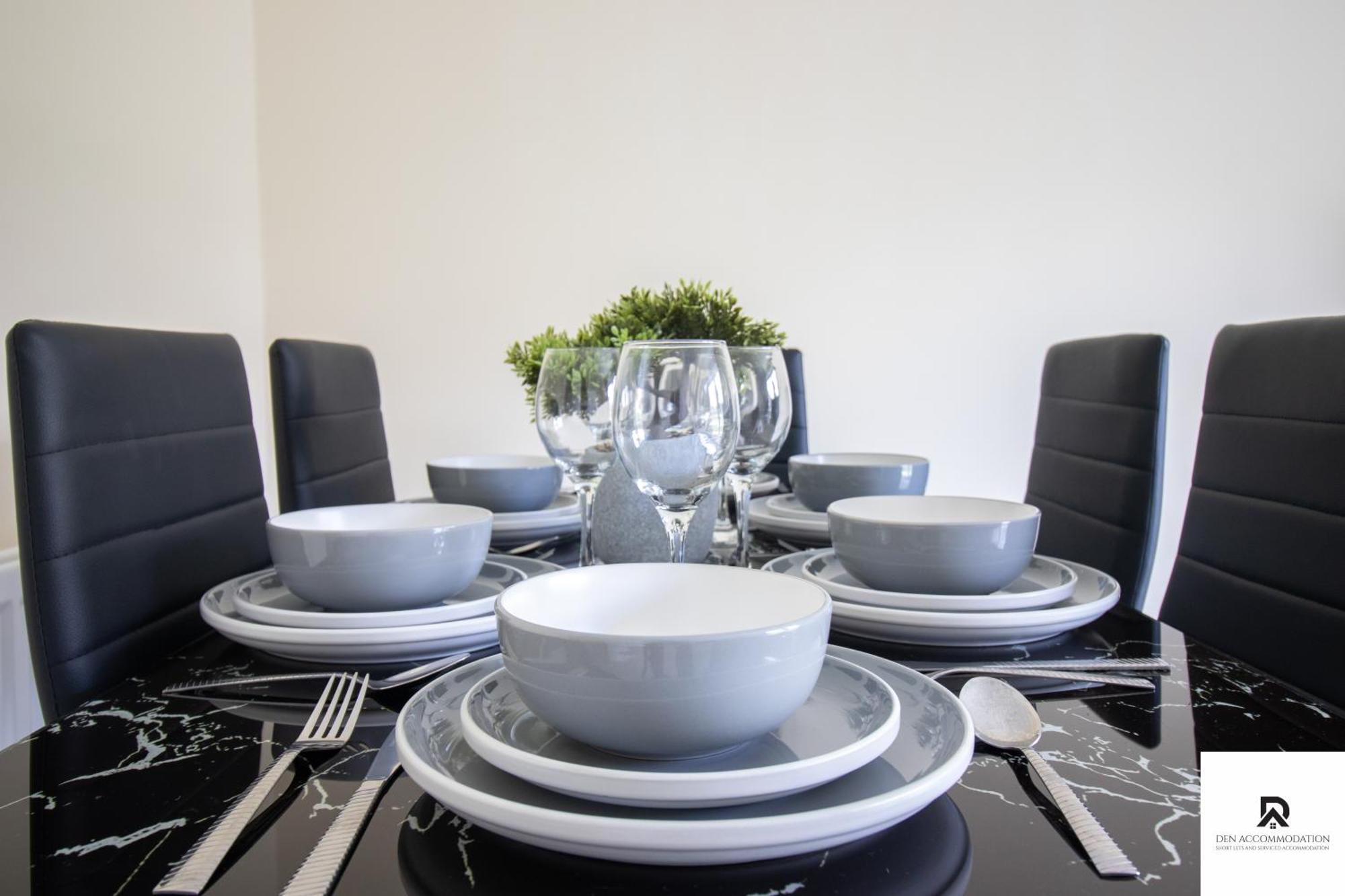 Newly Launched Two Bedroom House By Den Short Lets & Serviced With Garden Ferienhaus *