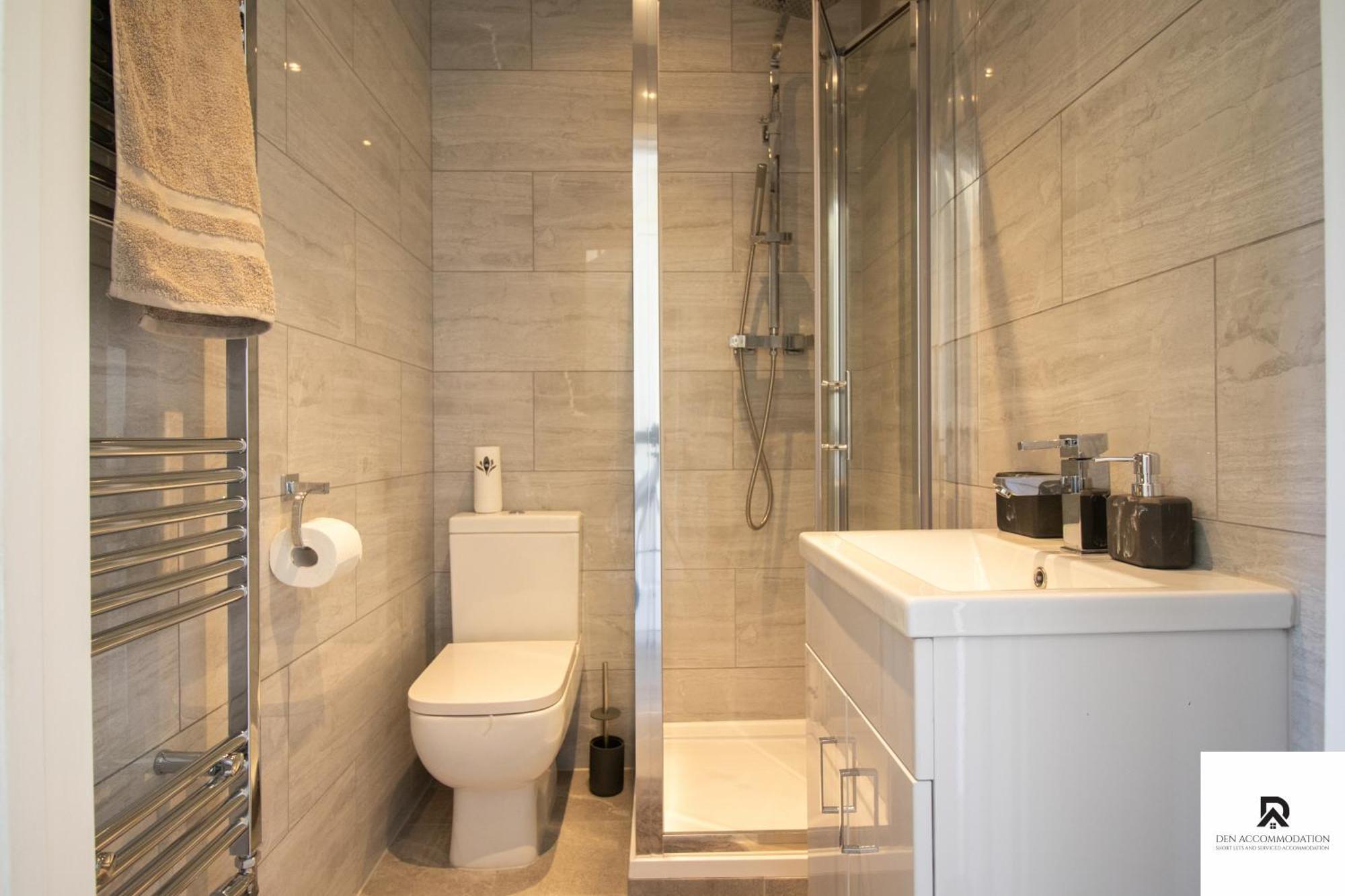 Newly Launched Two Bedroom House By Den Short Lets & Serviced With Garden Ferienhaus London