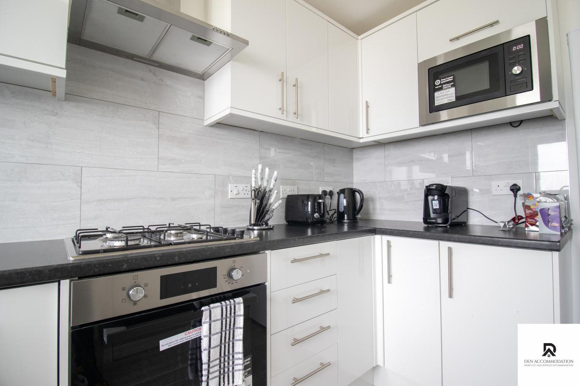 Newly Launched Two Bedroom House By Den Short Lets & Serviced With Garden Ferienhaus *