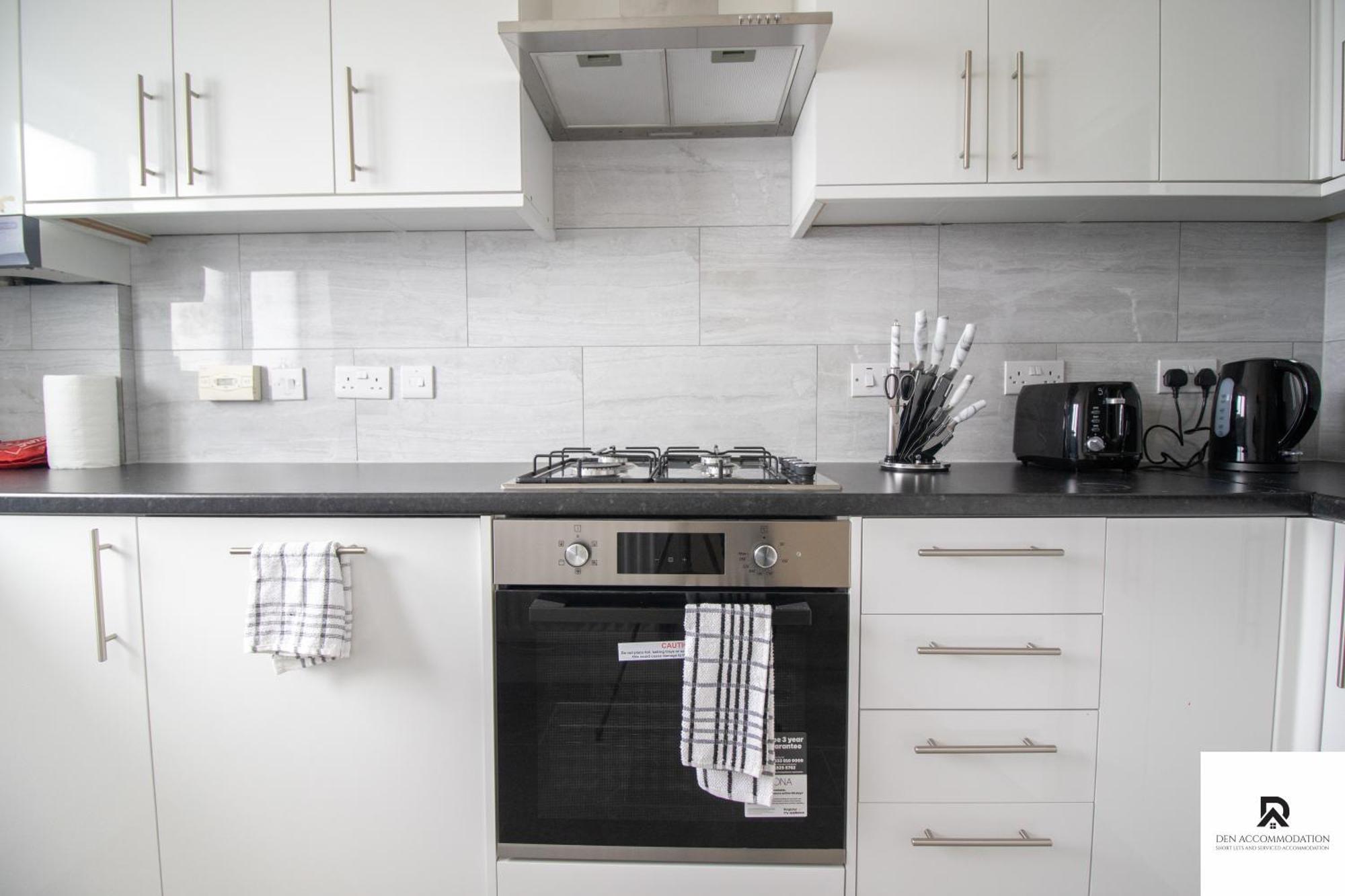 Ferienhaus Newly Launched Two Bedroom House By Den Short Lets & Serviced With Garden London