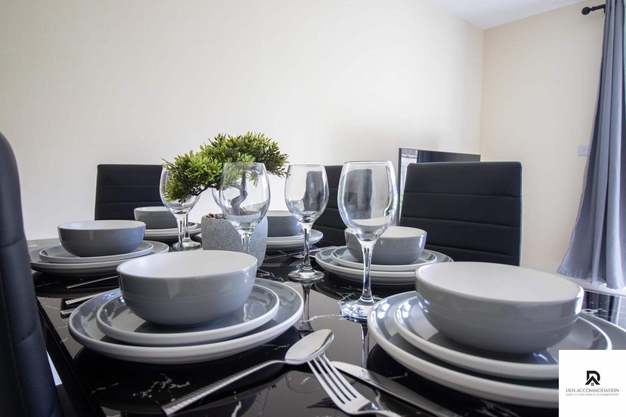 Newly Launched Two Bedroom House By Den Short Lets & Serviced With Garden Ferienhaus London