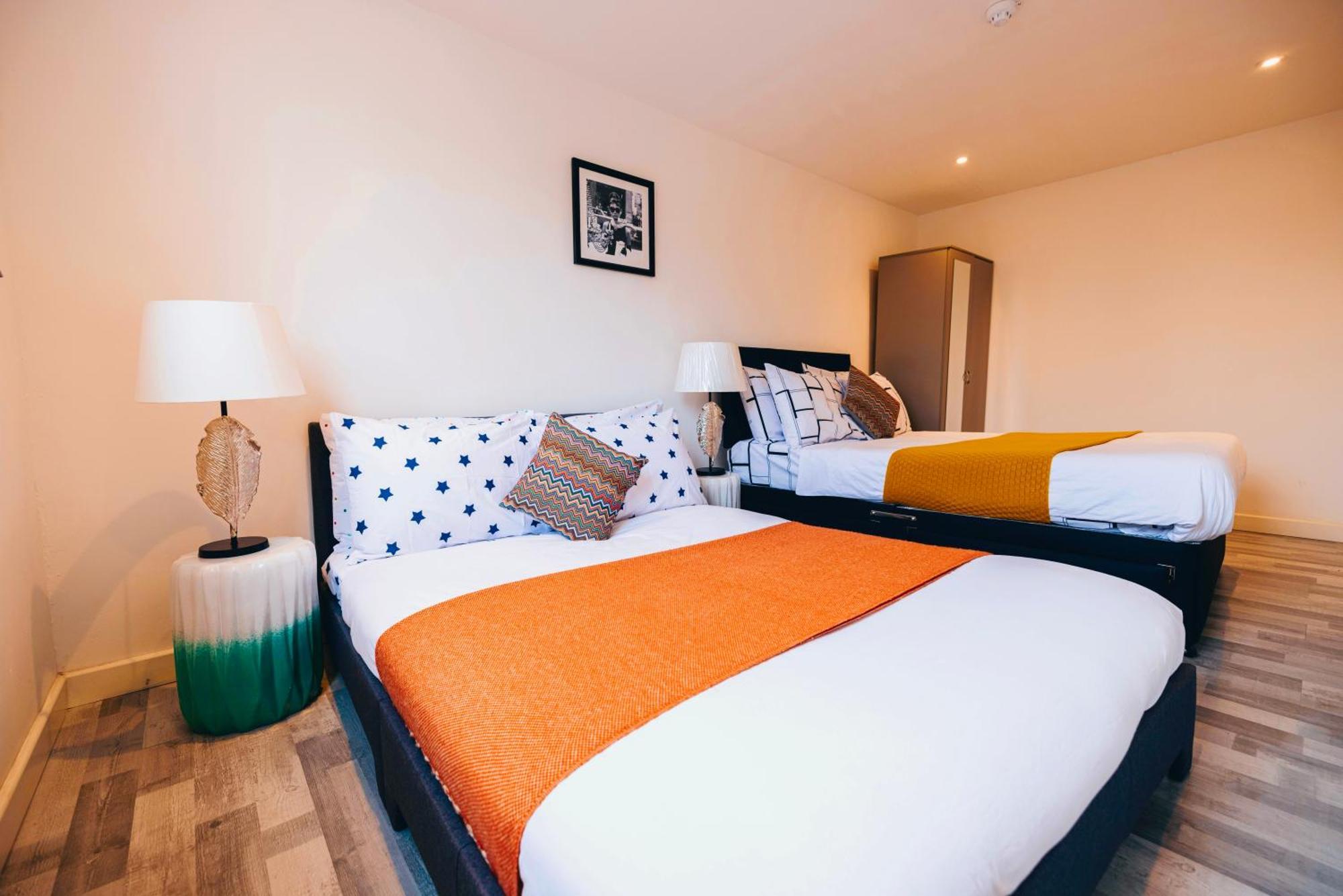 3 Bedroomflat-free Parking-wifi-parking-8people Apartment *
