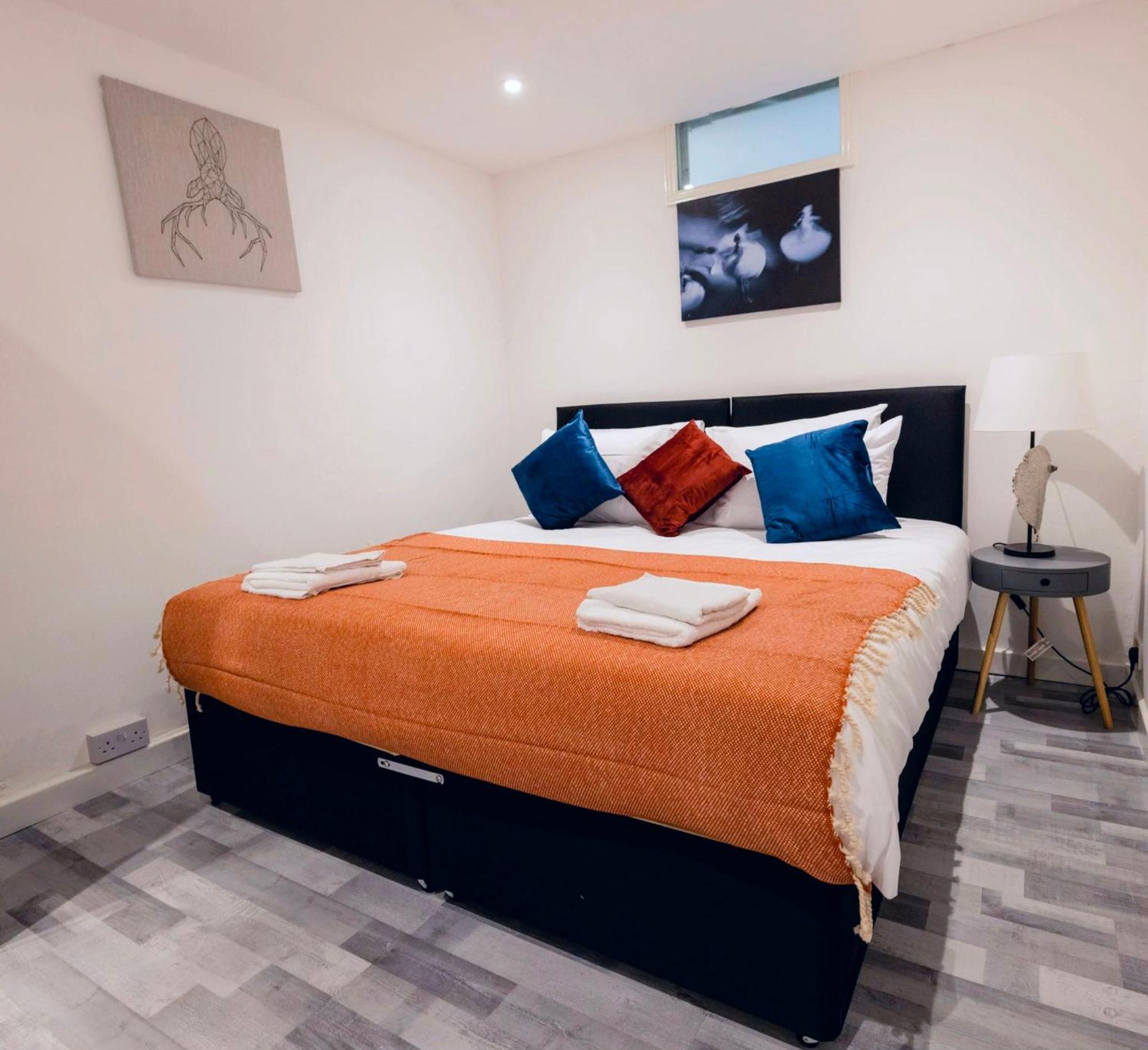 3 Bedroomflat-free Parking-wifi-parking-8people Apartment *