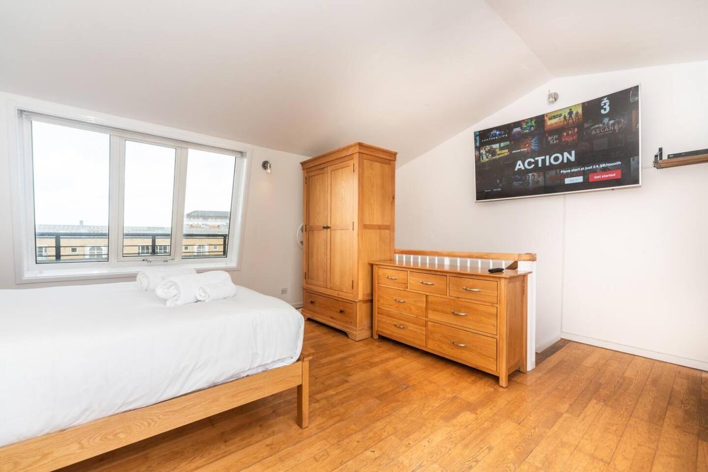 Apartment Sunny Maisonette With Views Over Canary Wharf,