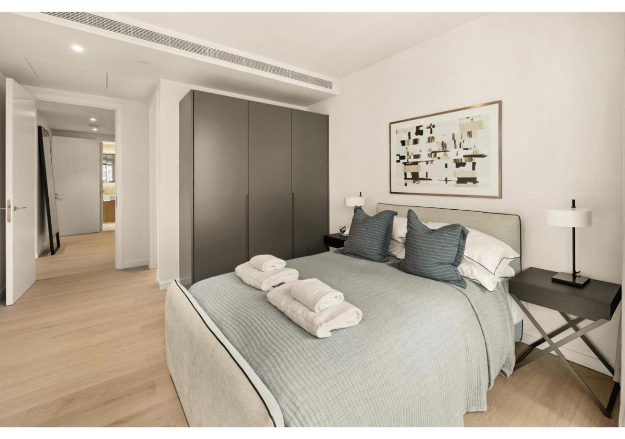 Elegant And Modern In Canary Wharf Right Next To Thames *