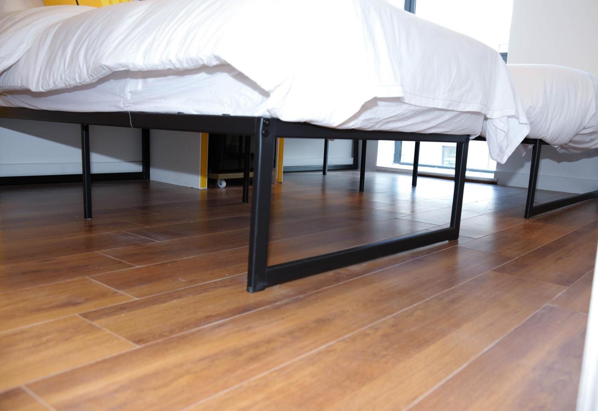New Luxury In Location Next To Shops, Cafes, Bars & Metro * London
