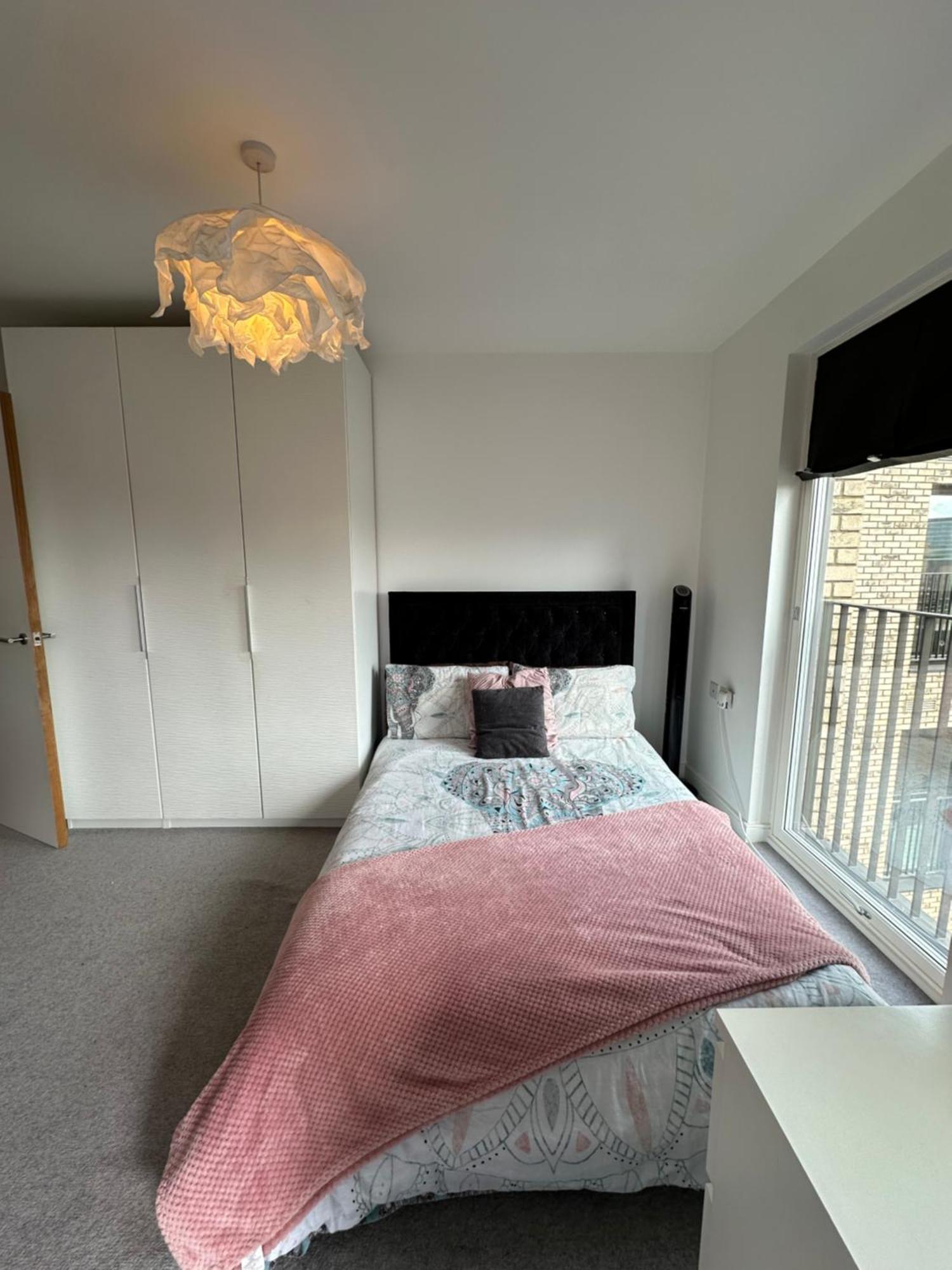 Luxury 3 Bedroom Flat In Stratford, Apartamento Londres