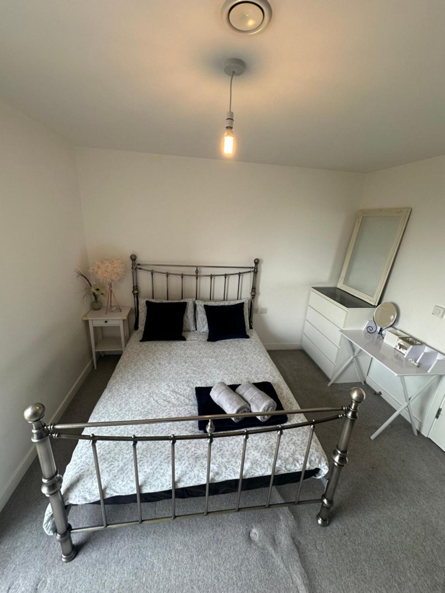 Luxury 3 Bedroom Flat In Stratford, Apartamento Londres