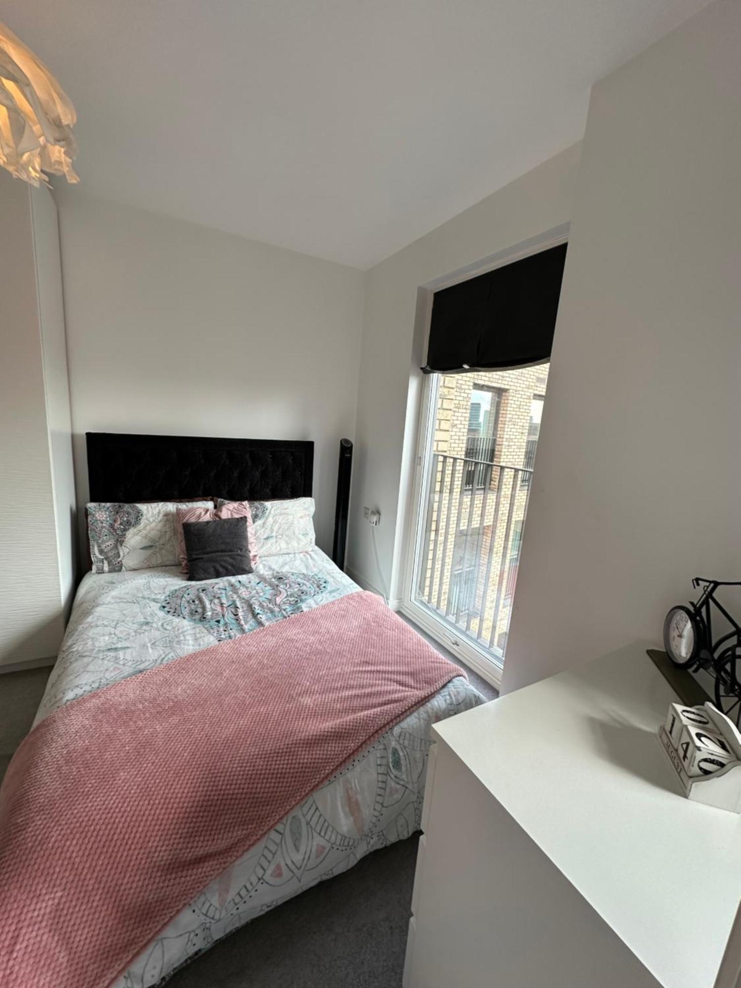 Luxury 3 Bedroom Flat In Stratford, * Londres