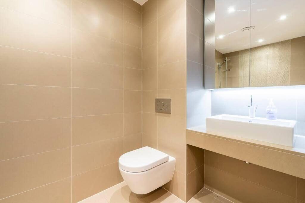 1 Bedroom Penthouse Flat In East Apartment