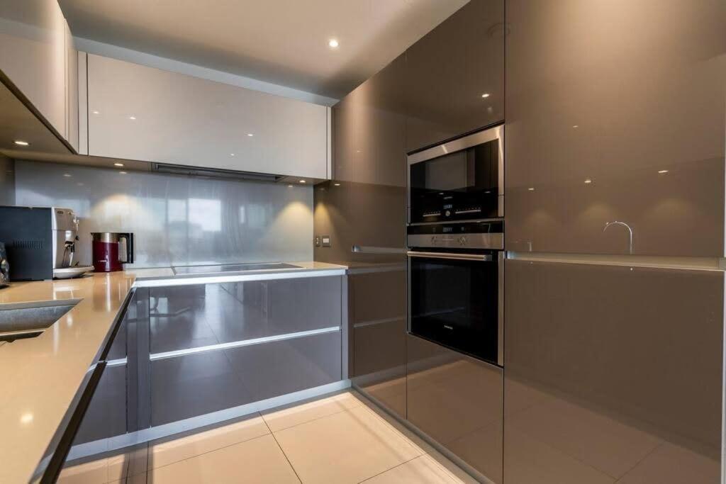 1 Bedroom Penthouse Flat In East Apartment *