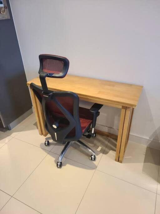1 Bedroom Penthouse Flat In East Apartment London