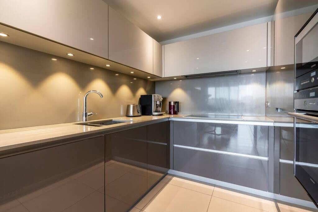 Apartment 1 Bedroom Penthouse Flat In East *