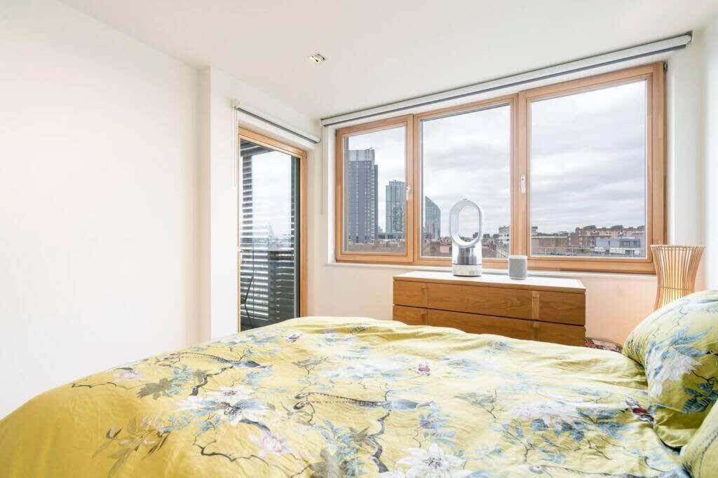 Apartment 1 Bedroom Penthouse Flat In East London