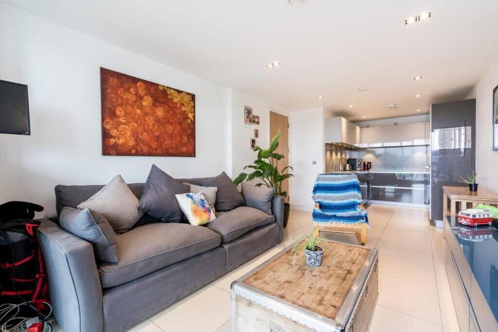 Apartment 1 Bedroom Penthouse Flat In East *