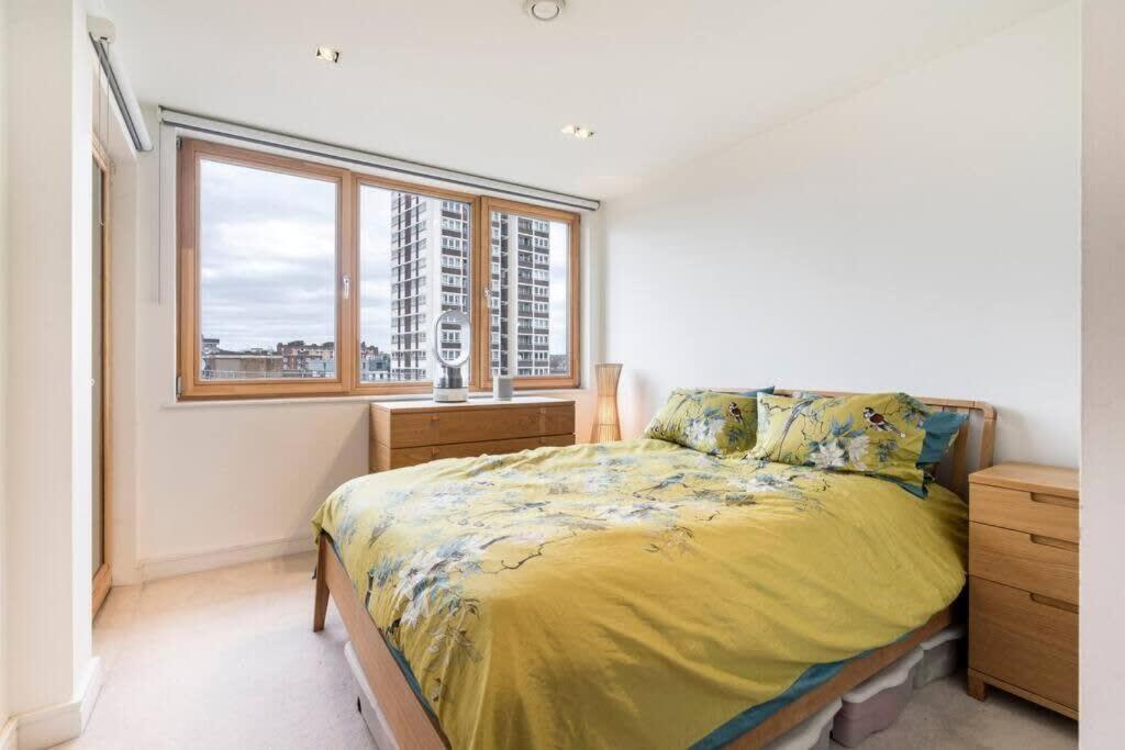 Apartment 1 Bedroom Penthouse Flat In East London