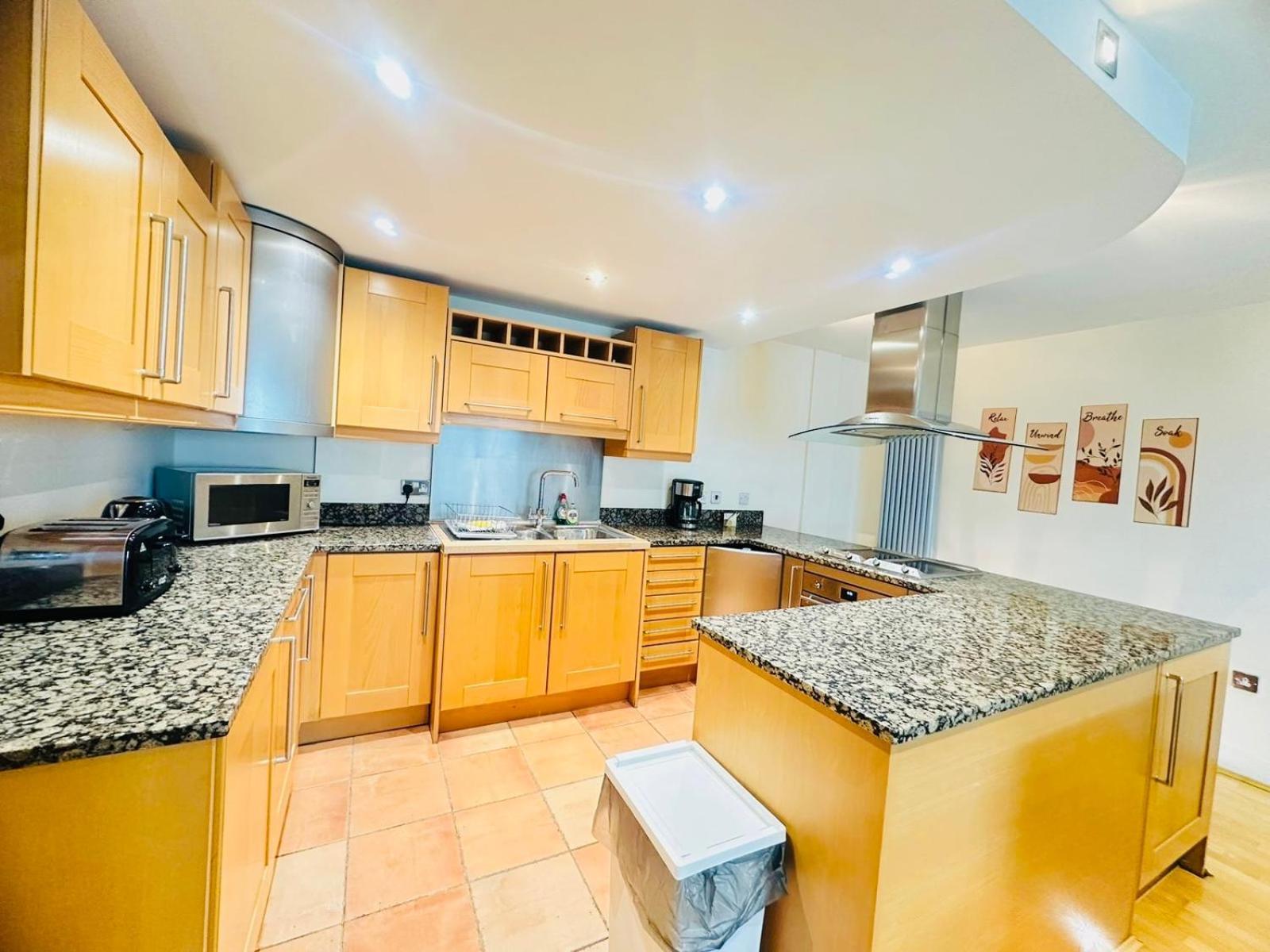Modern 2bed 2bath Canary Wharf - Upto 5 Person Apartment *