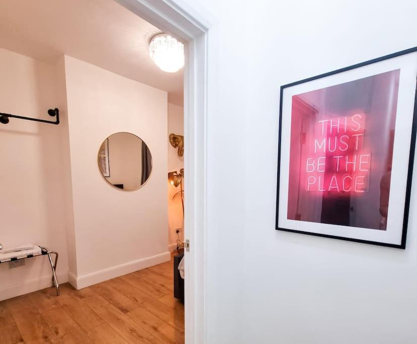 Apartment Stylish And Cosy 2 In W Private Parking London