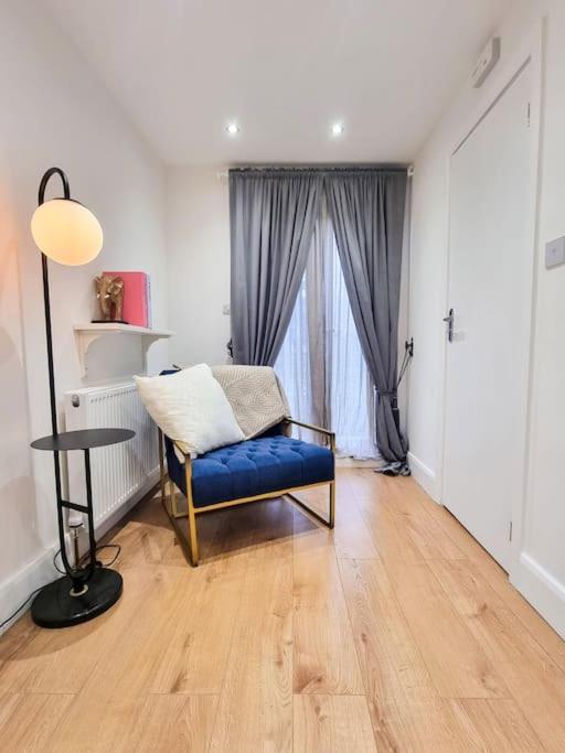 Apartment Stylish And Cosy 2 In W Private Parking