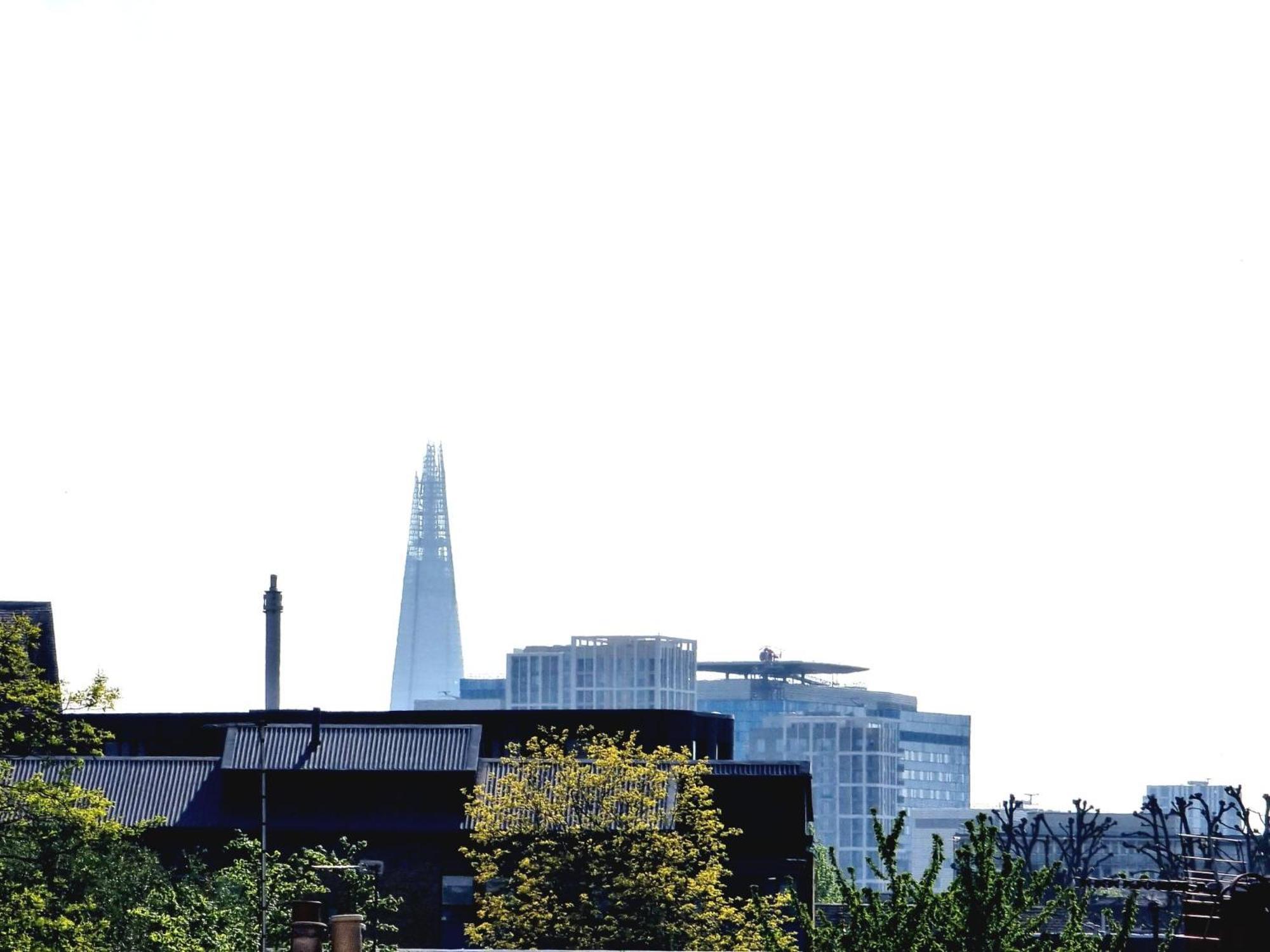 Evo View - 1 Bed - Stunning Views 3 Mins Walk Mile End Station Apartment *