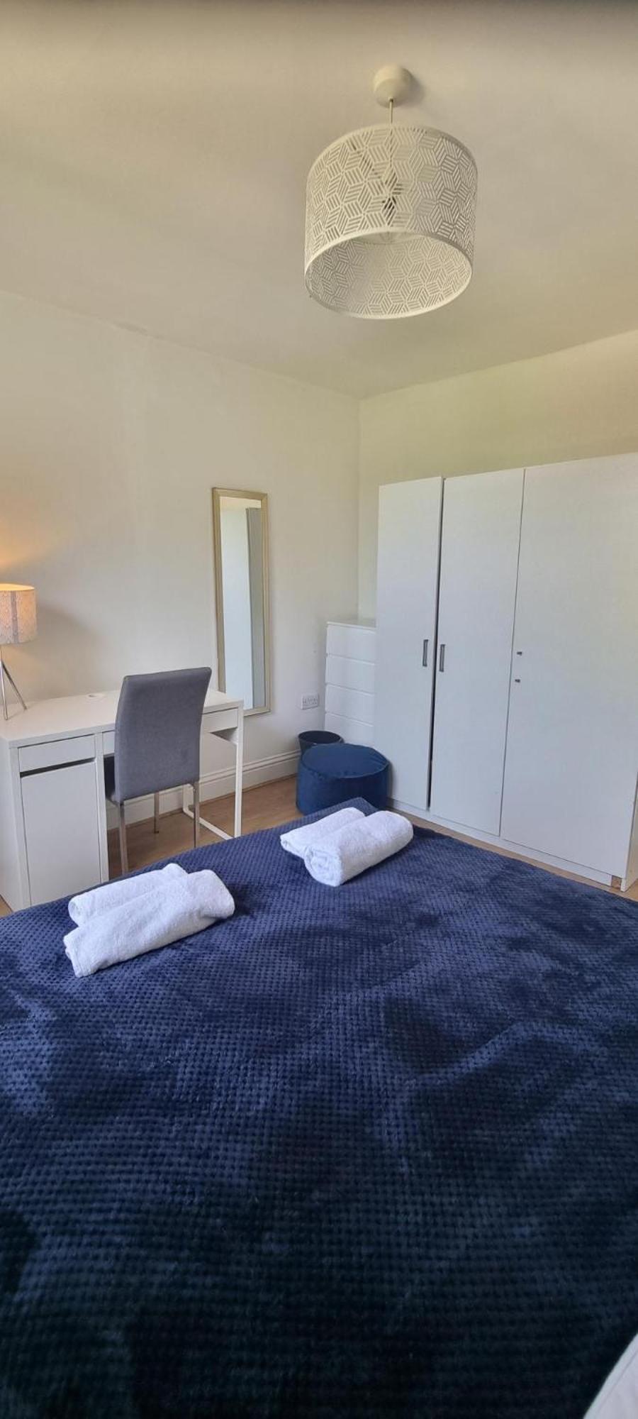 Evo View - 1 Bed - Stunning Views 3 Mins Walk Mile End Station Apartment London