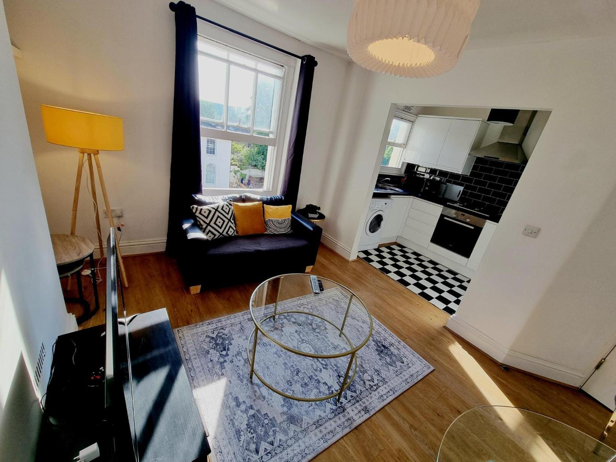Apartment Evo View - 1 Bed - Stunning Views 3 Mins Walk Mile End Station