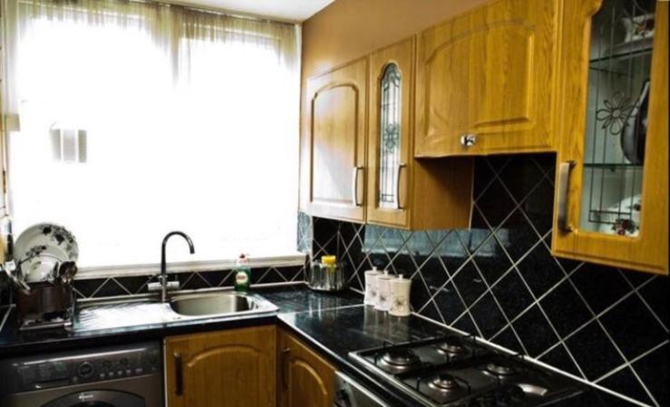 Ensuite With Kitchen Ext Large With Balcony In Zone 2 Apartment *