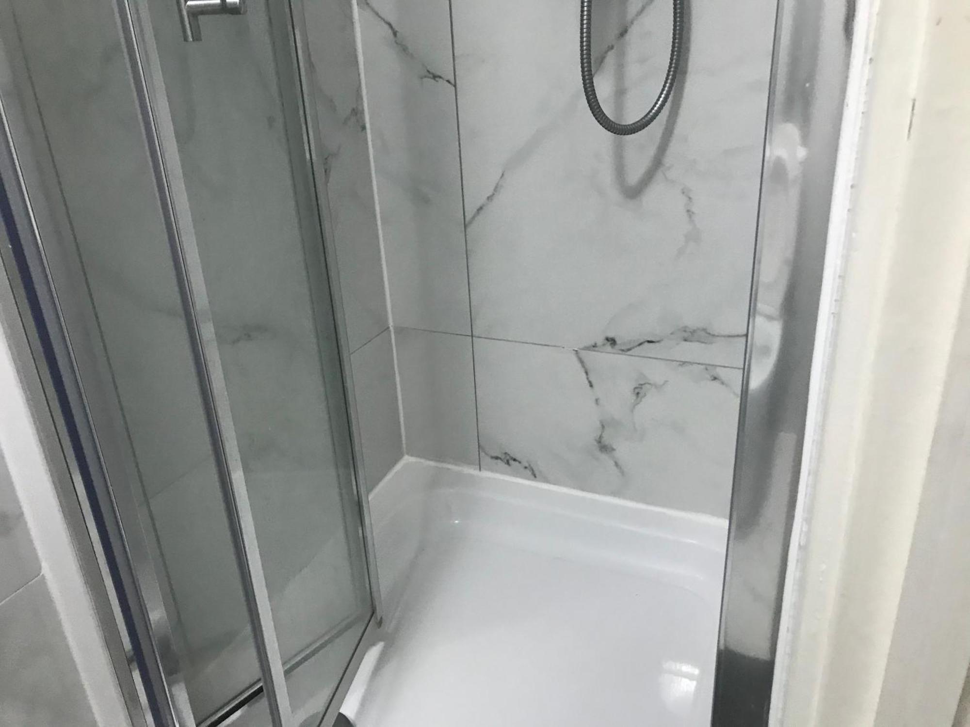Apartment Ensuite With Kitchen Ext Large With Balcony In Zone 2 London
