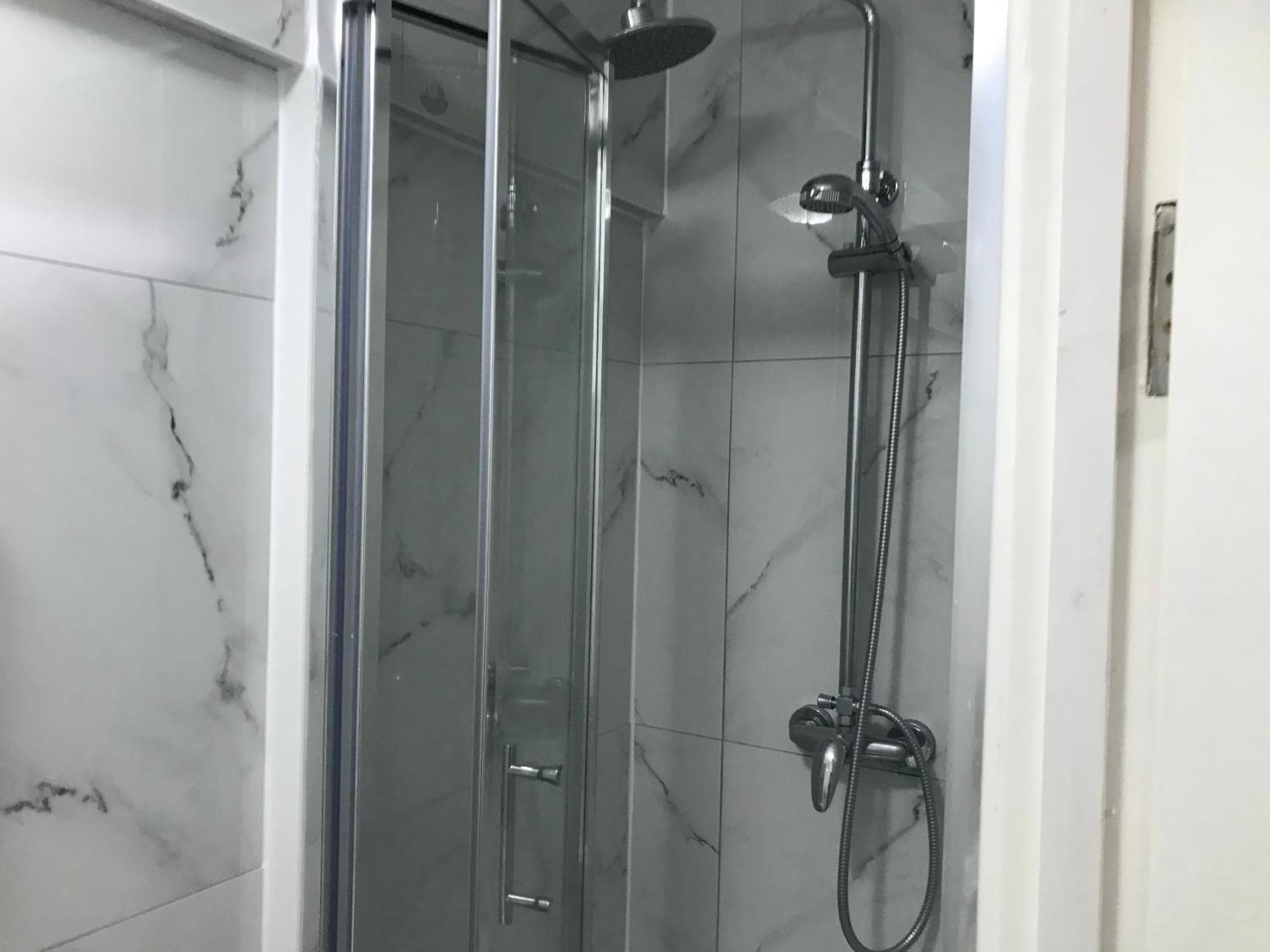 Ensuite With Kitchen Ext Large With Balcony In Zone 2 Apartment *