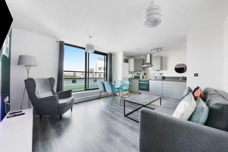 Apartment Penthouse W/ Hot Tub Near Stratford, Westfield London