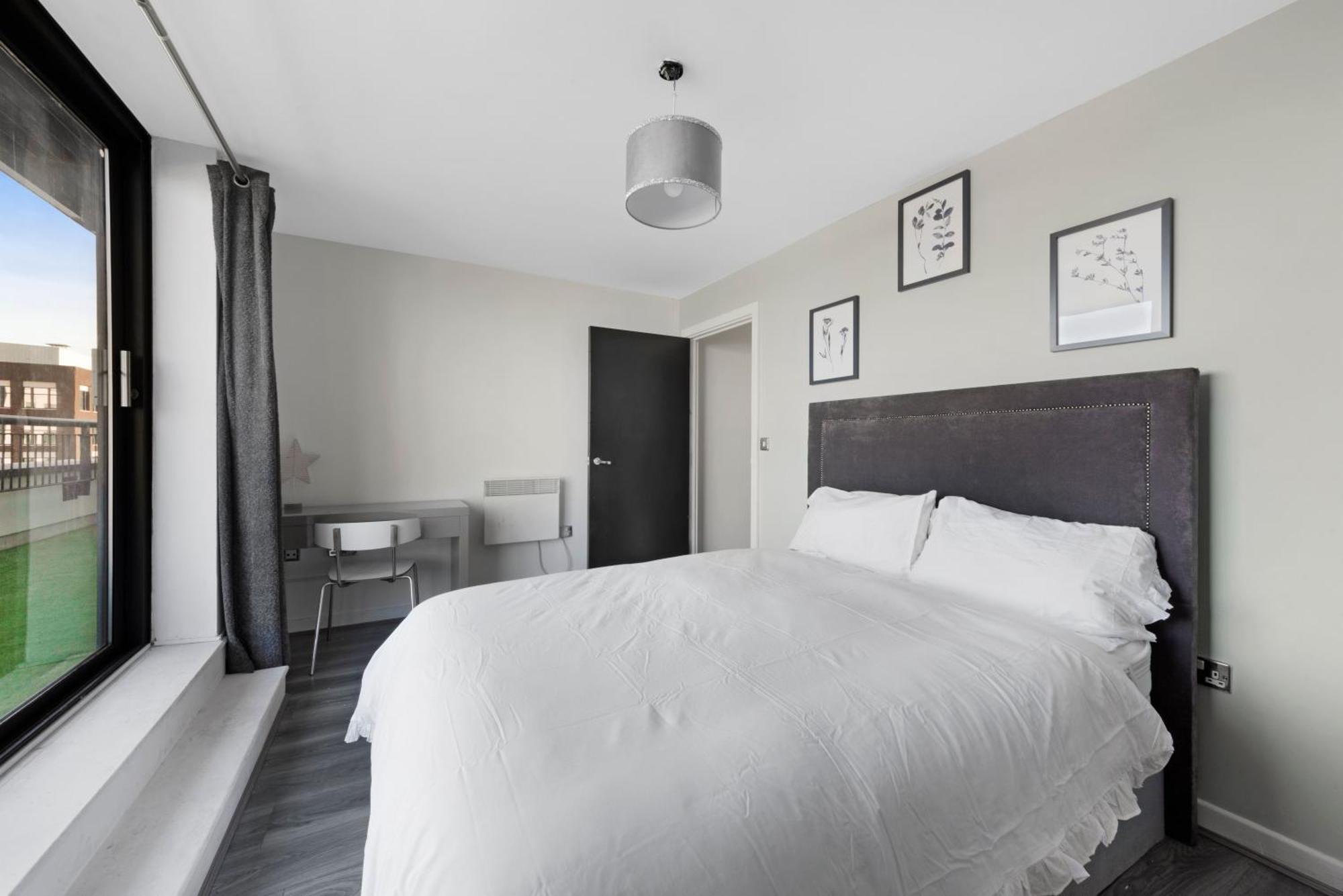 Penthouse W/ Hot Tub Near Stratford, Westfield Apartment