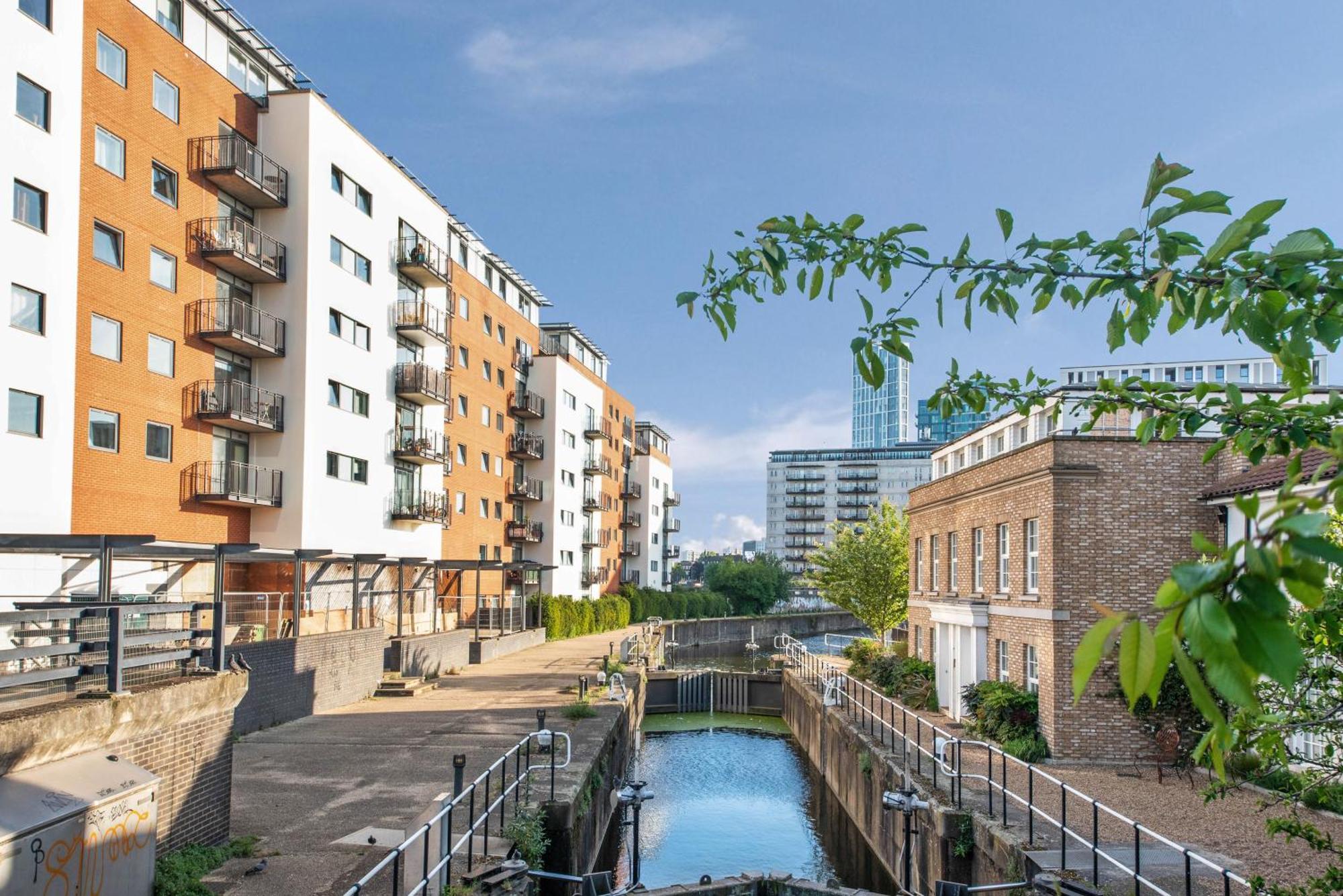 Penthouse W/ Hot Tub Near Stratford, Westfield London