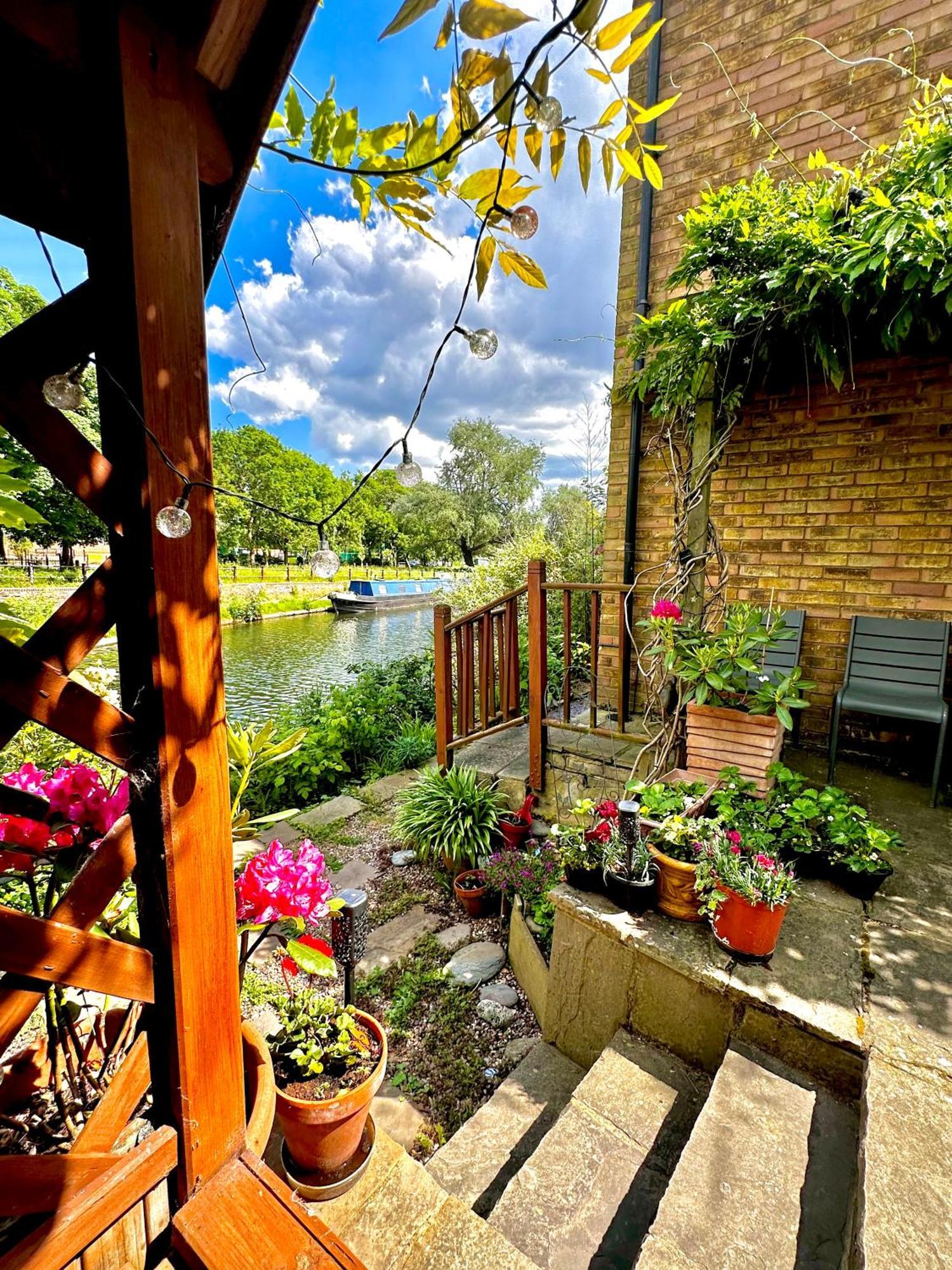 Canal View House: Of Oasis Apartment