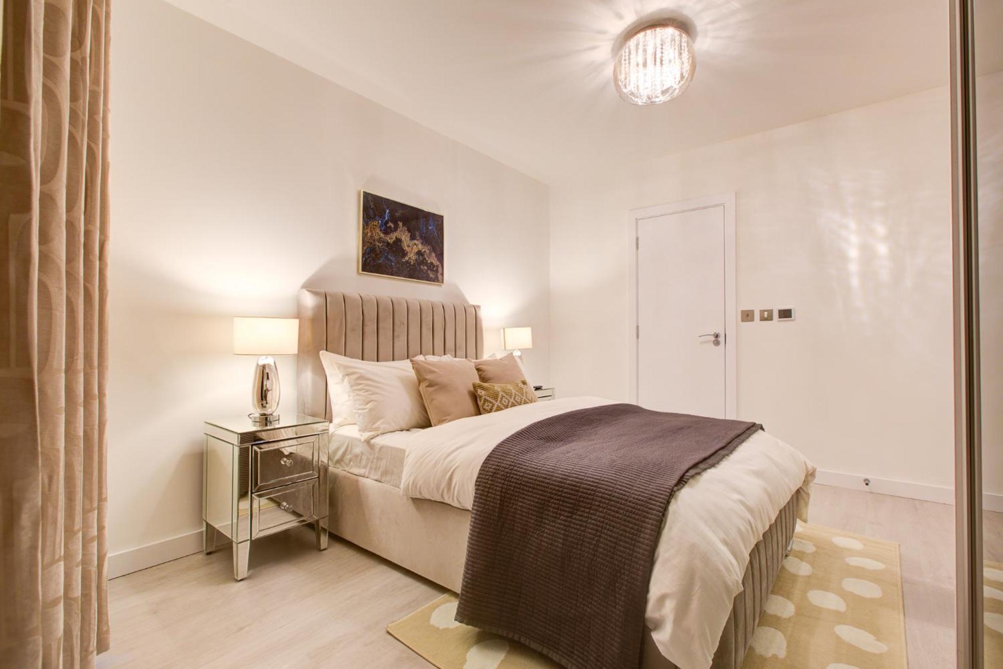 Canary Wharf 2 Bedroom Luxury Apartment *