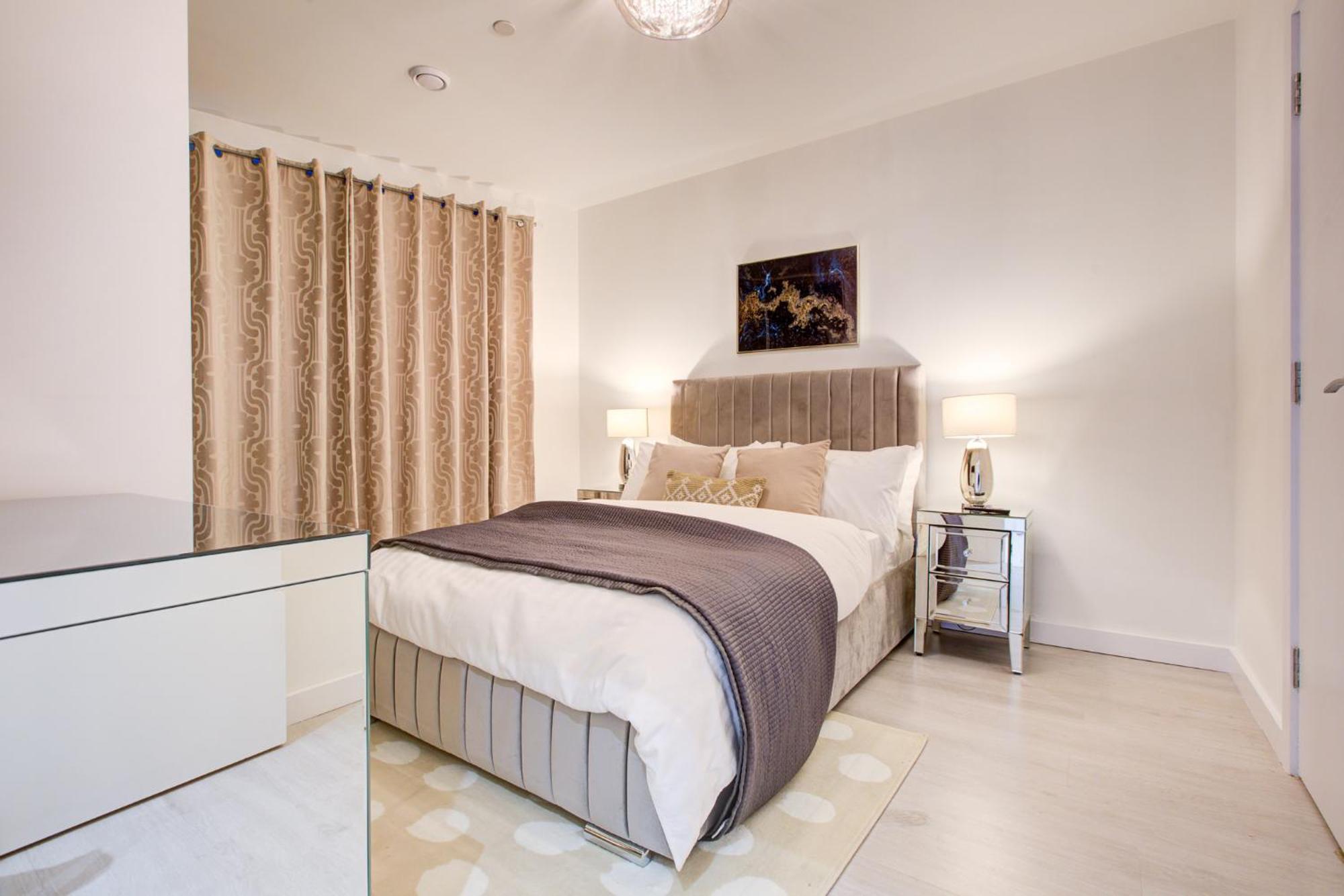 Canary Wharf 2 Bedroom Luxury * London