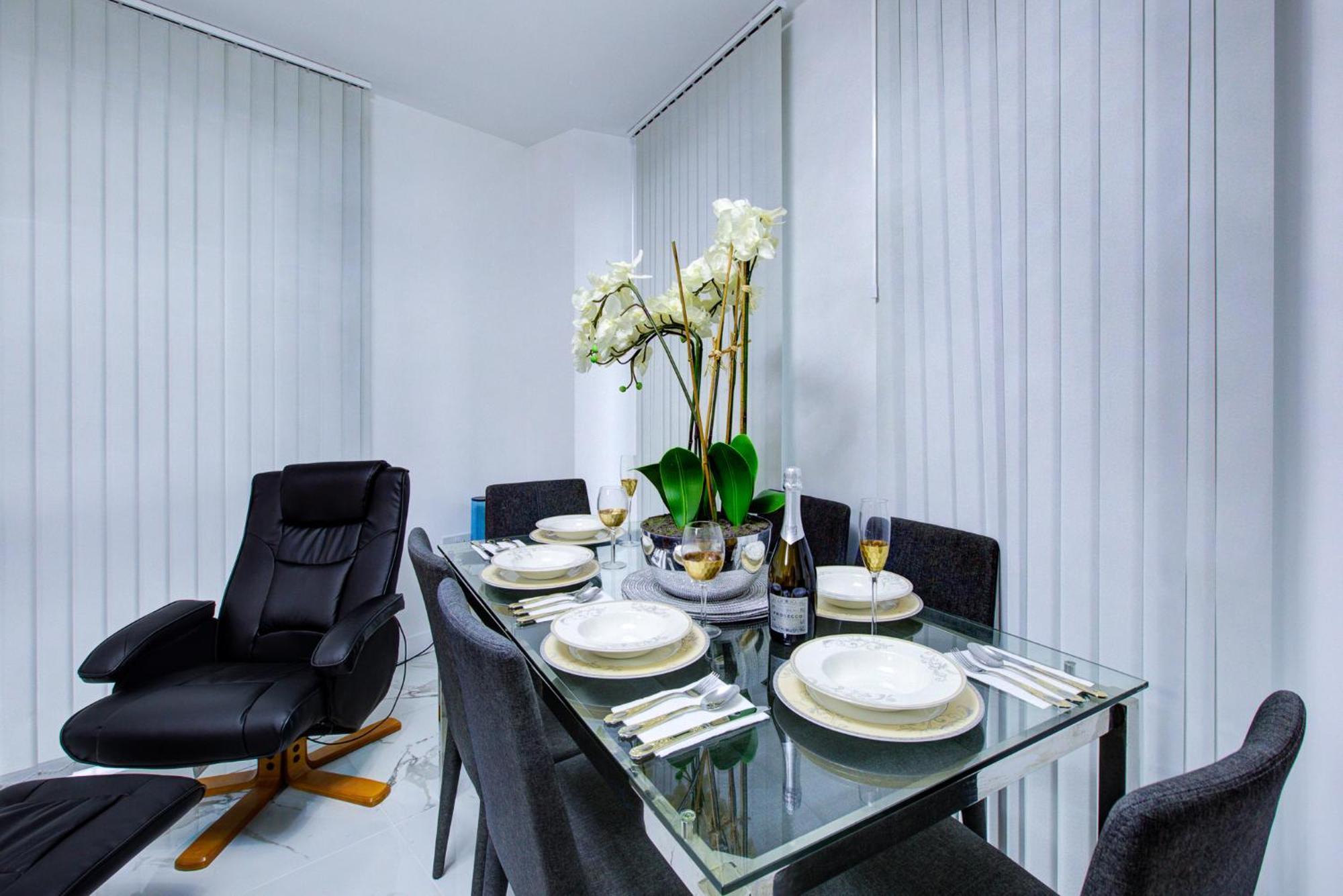 Canary Wharf 2 Bedroom Luxury Apartment London