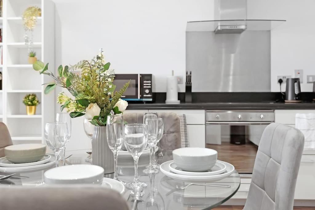 Apartamento Spacious 2-bed Short Term & Flexible Renting Canary Wharf! Londres