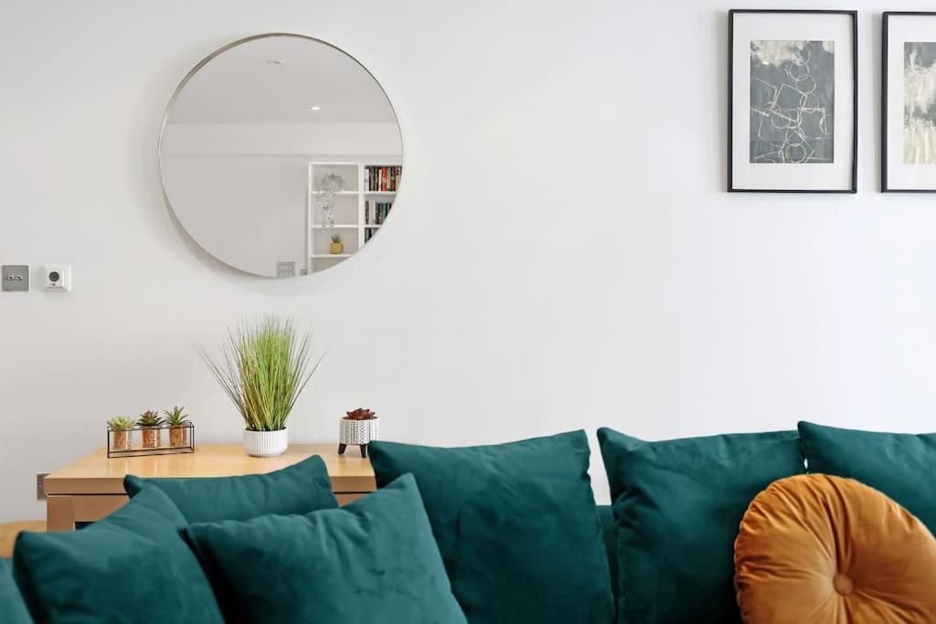 Spacious 2-bed Short Term & Flexible Renting Canary Wharf! Apartamento