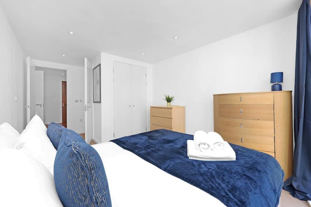 Spacious 2-bed Short Term & Flexible Renting Canary Wharf! Apartamento