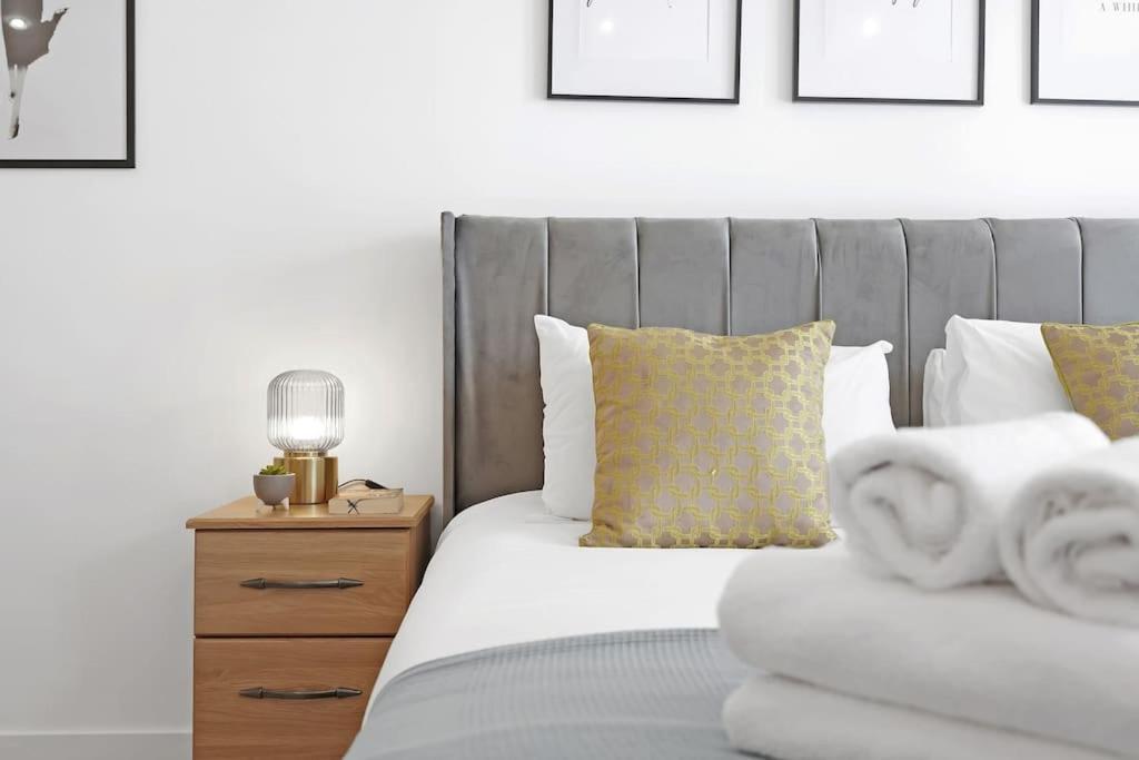 Spacious 2-bed Short Term & Flexible Renting Canary Wharf! Apartamento