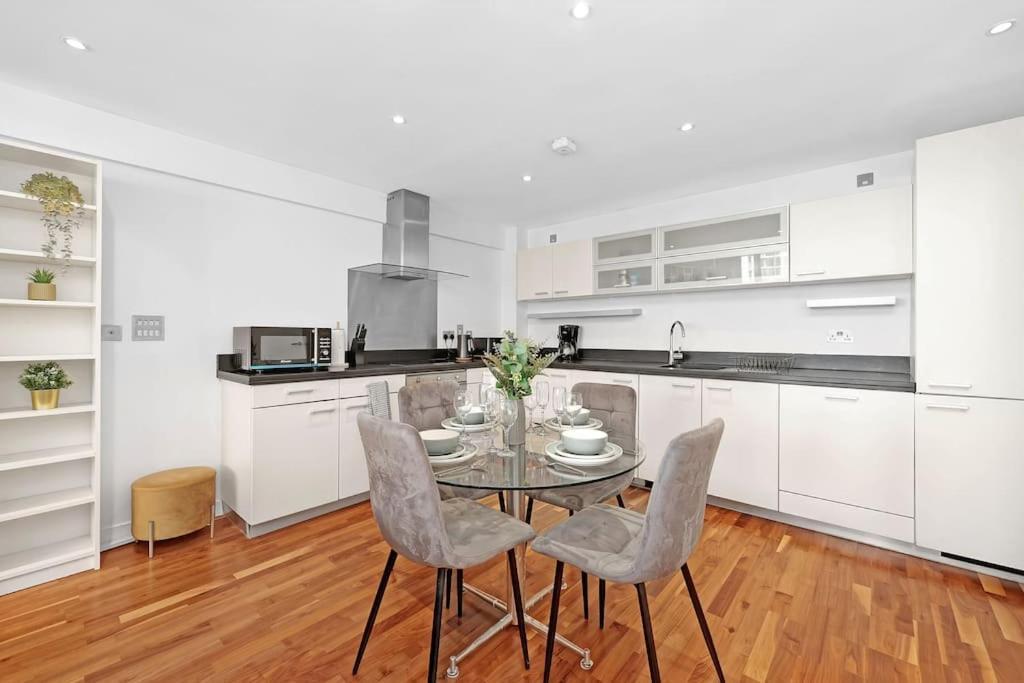 Spacious 2-bed Short Term & Flexible Renting Canary Wharf! Apartamento Londres