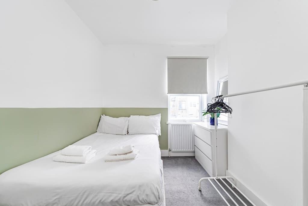 Apartment Spacious & Chic 3-bed House Near