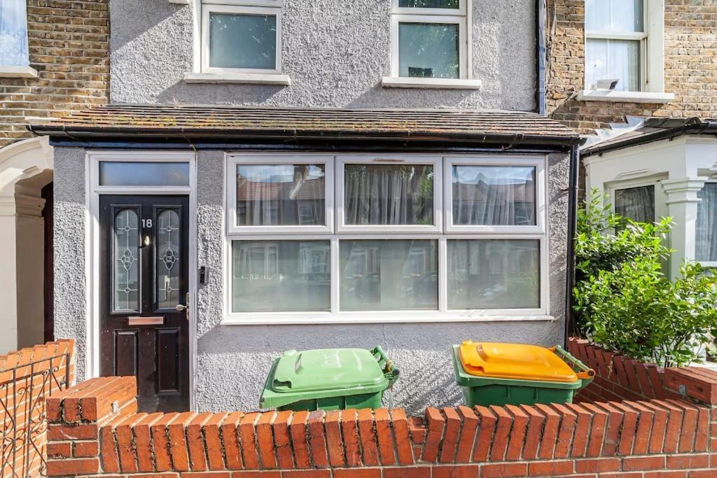 Apartment Spacious & Chic 3-bed House Near