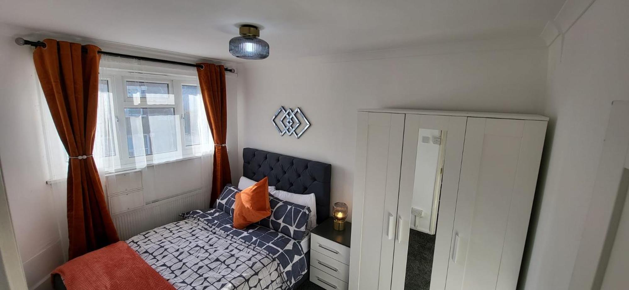 Delight Home-london Airport & Excel Holiday home *