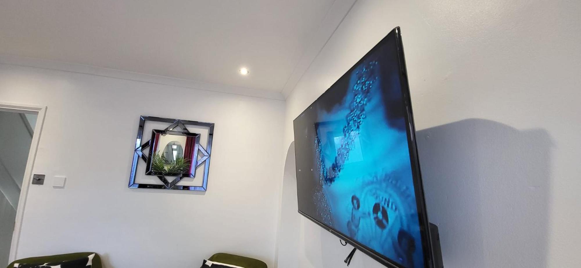 Delight Home-london Airport & Excel Holiday home London