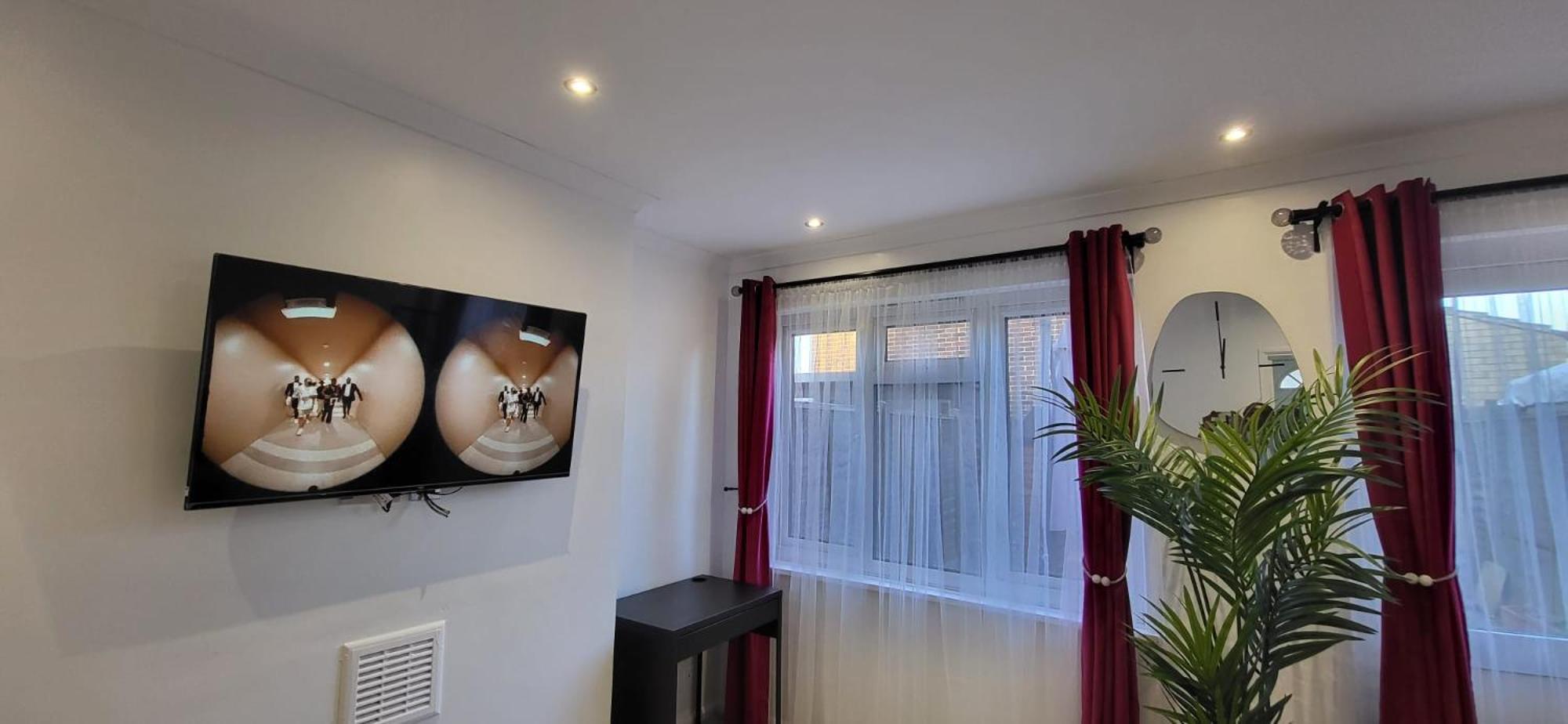 Delight Home-london Airport & Excel Holiday home *